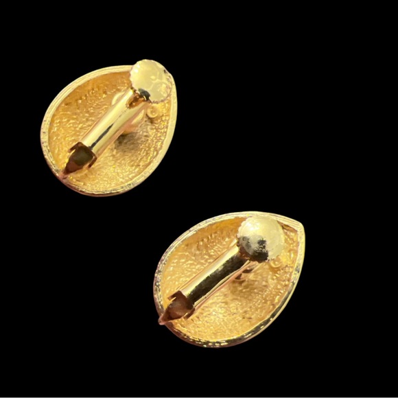 Vintage Fernando Originals Gold Tone Textured Almond Shape Clip On Earrings - Picture 3 of 4